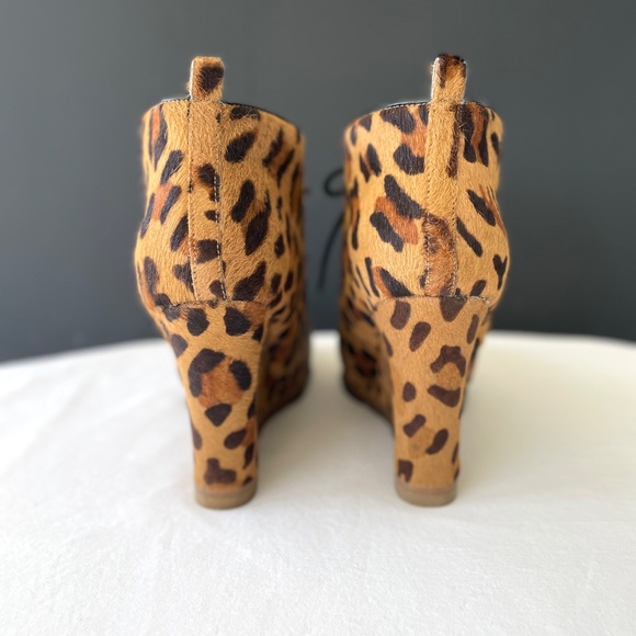 SHOEMINT Shoe Bootie Wedge Leopard sz 8.5 Pony Hair Lace up EXC Jolly Tan - Picture 5 of 11